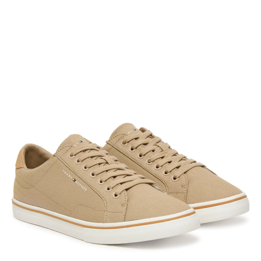 baskets-en-toile-avec-logo-en-relief baskets-en-toile-avec-logo-en-relief