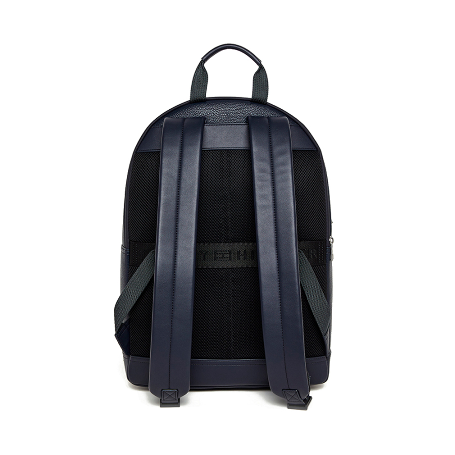 rucksack-mit-modernem-zentraldesign