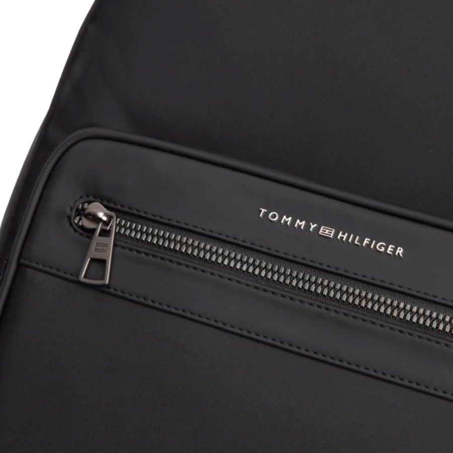 mochila-con-logo-metalico mochila-con-logo-metalico