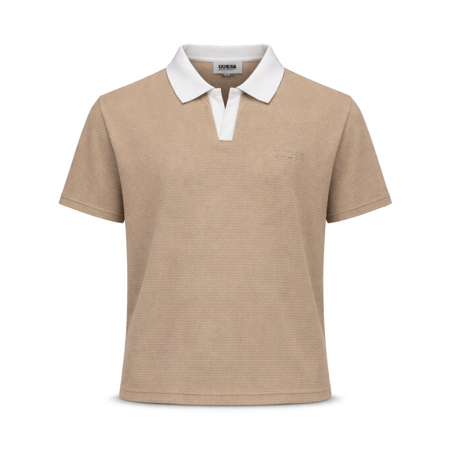 polo-con-logo-de-triangulo