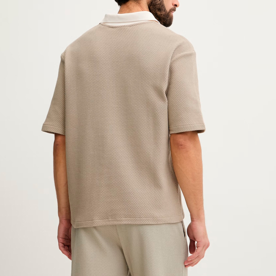 poloshirt-mit-dreieckslogo