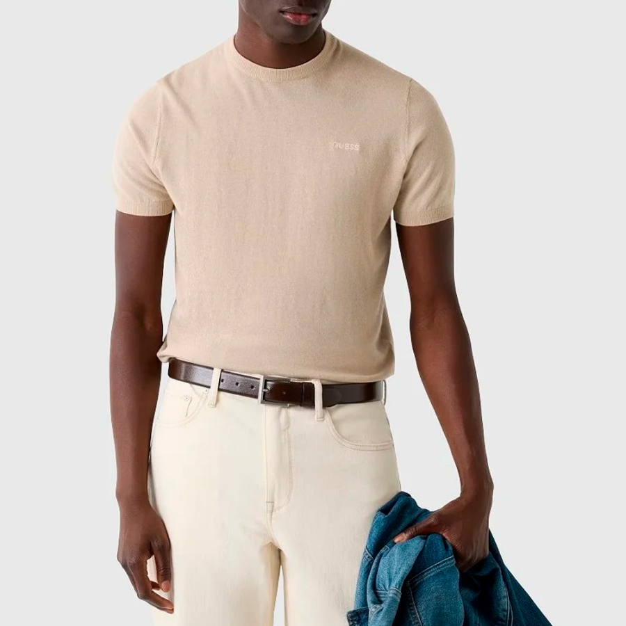 camiseta-con-logo-tejido