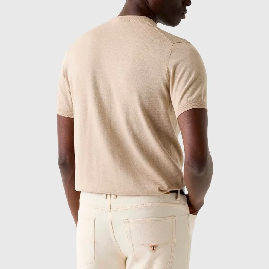 t-shirt-mit-gewebtem-logo