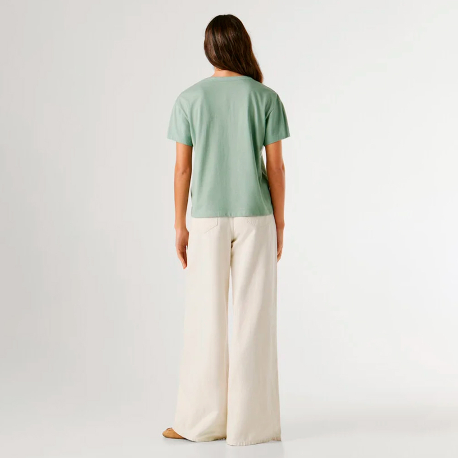 camiseta-com-logo-de-strass