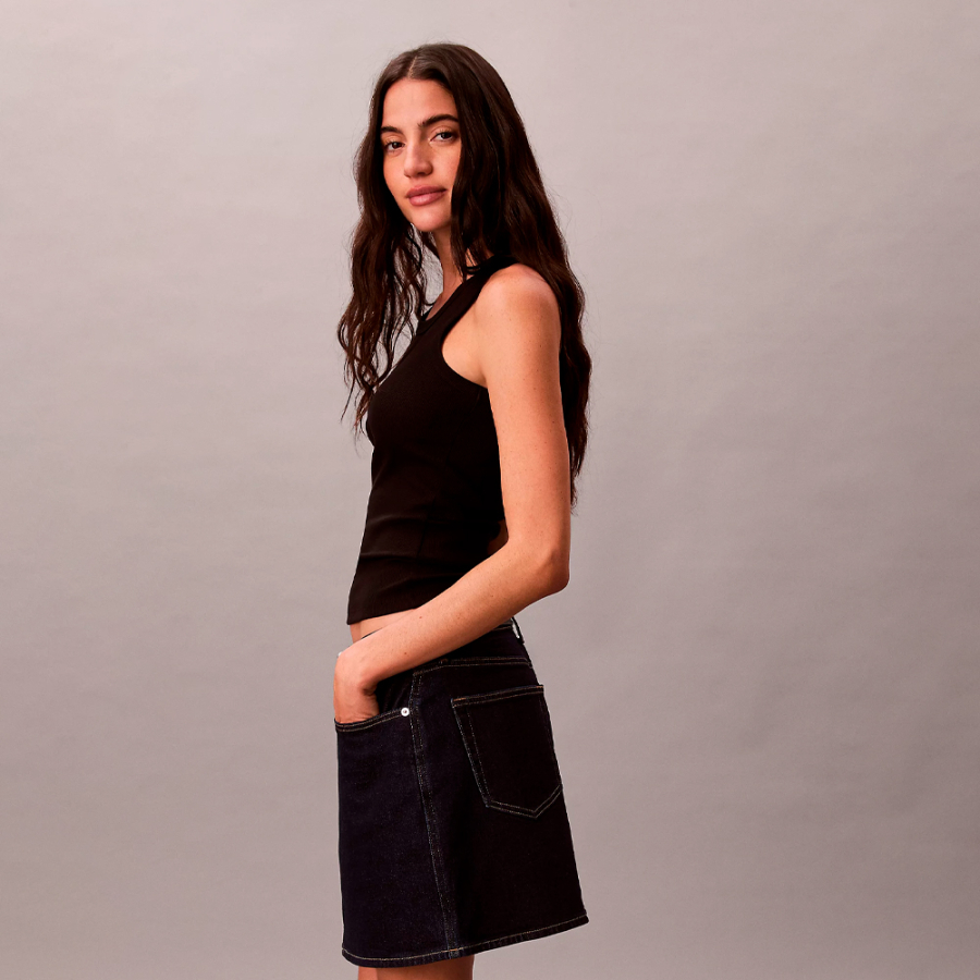 schmal-geschnittenes-geripptes-tanktop-aus-baumwolle