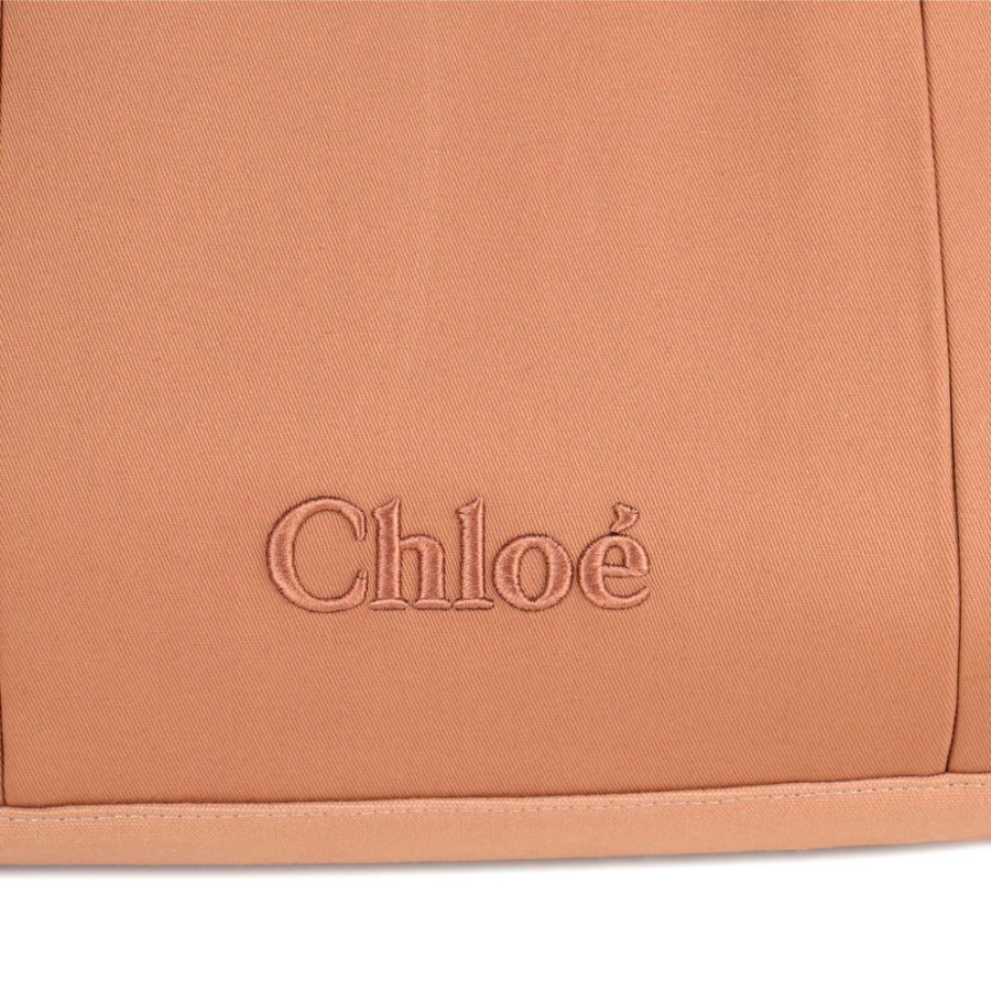bolso-cambiador-para-bebe-con-detalle-de-logotipo