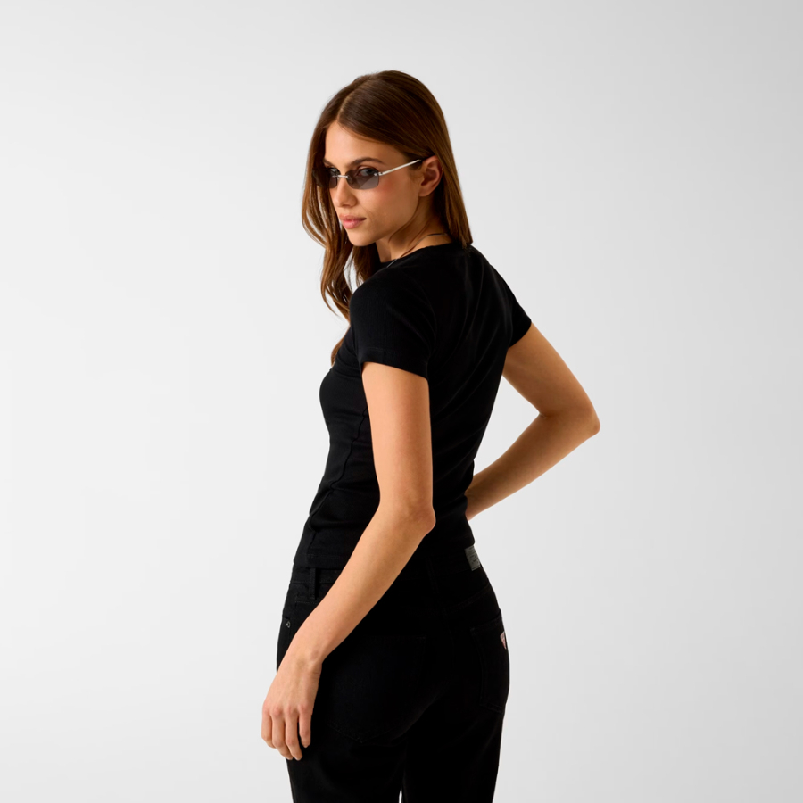 camiseta-slim-fit-canelada-bordada