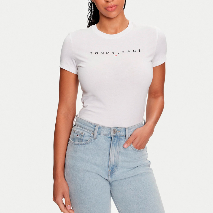 schmal-geschnittenes-t-shirt-mit-logo