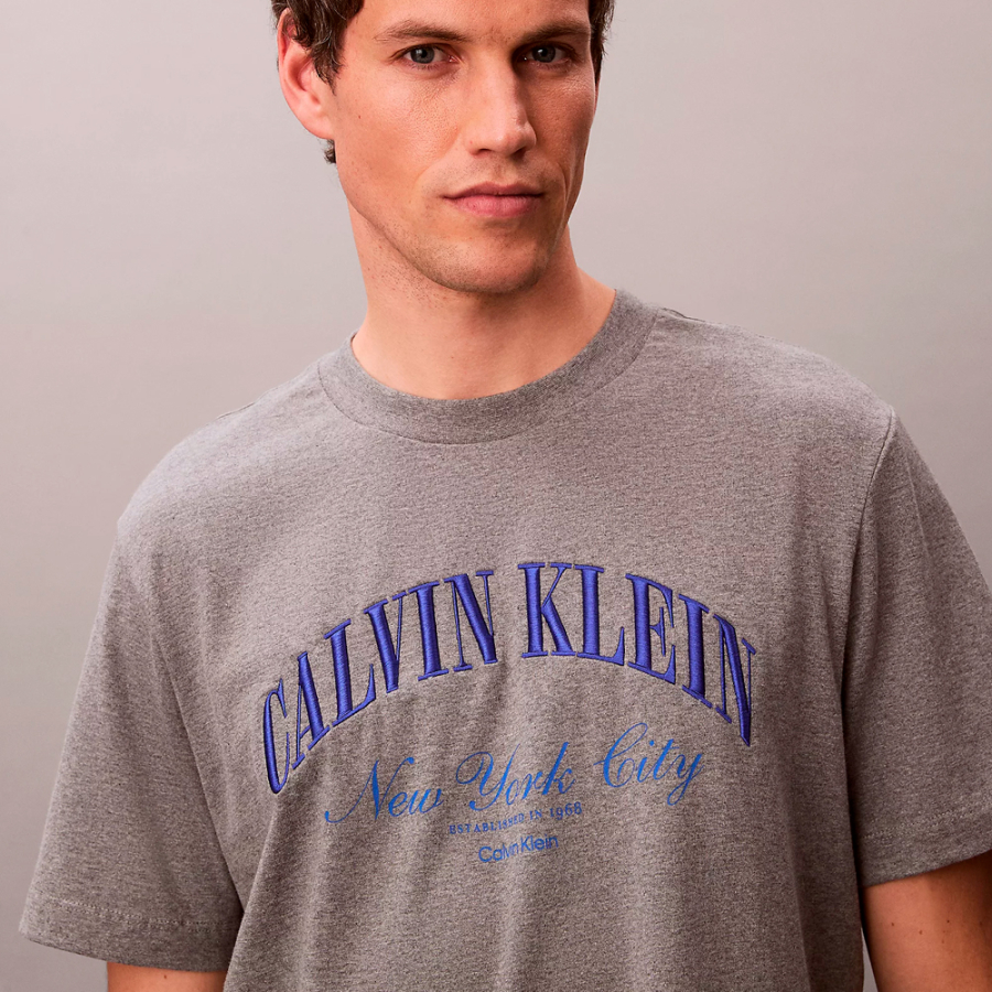 t-shirt-con-logo-nyc-ricamato