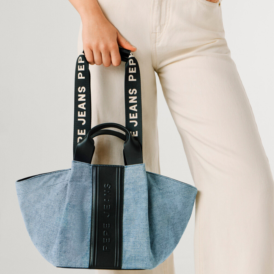 bolso-shopper-con-logo-en-relieve