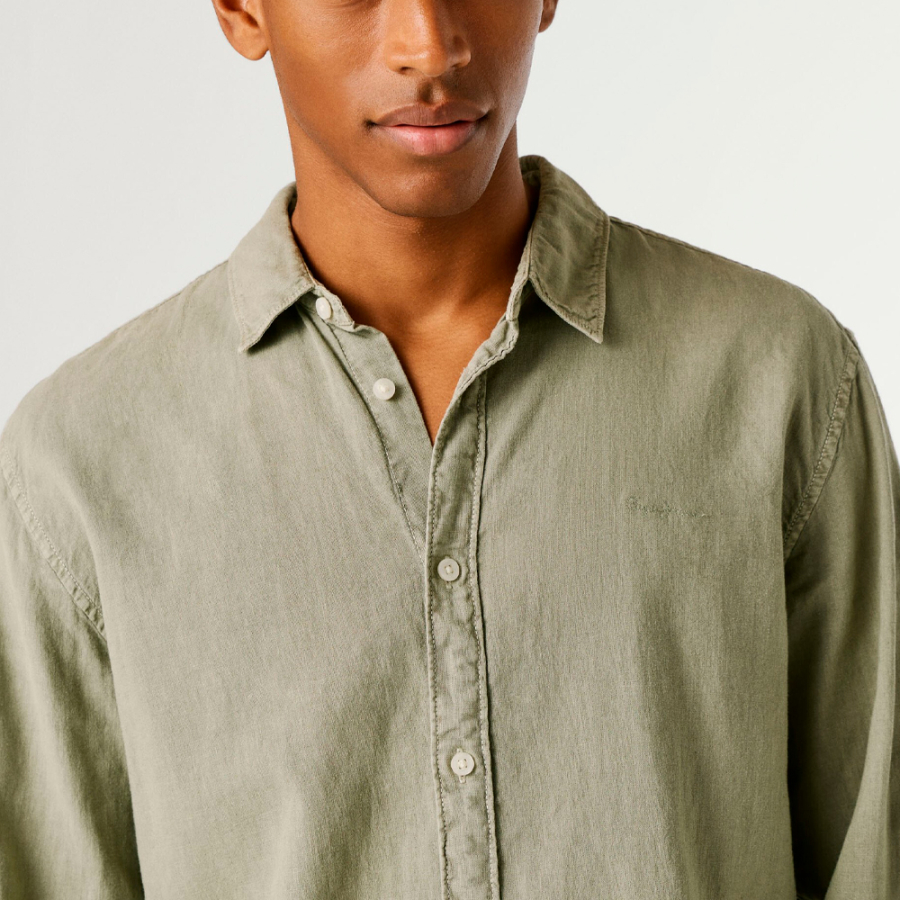 camisa-tenida-en-prenda-fit-regular