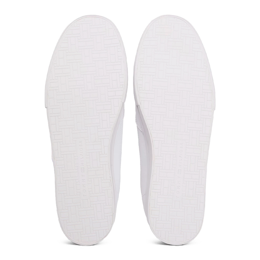 sneakers-in-pelle-con-un-intersuola-distintiva