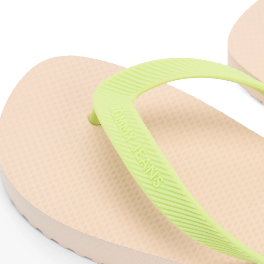 flip-flops-mit-gepragtem-logo-und-gezahnter-sohle