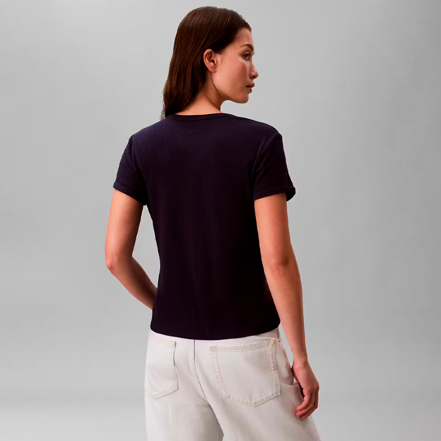 slim-t-shirt-mit-monogramm-patch