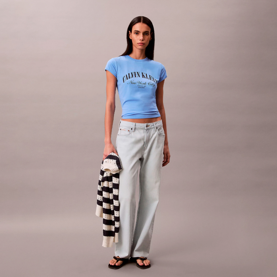 camiseta-slim-con-logo-universitario camiseta-slim-con-logo-universitario