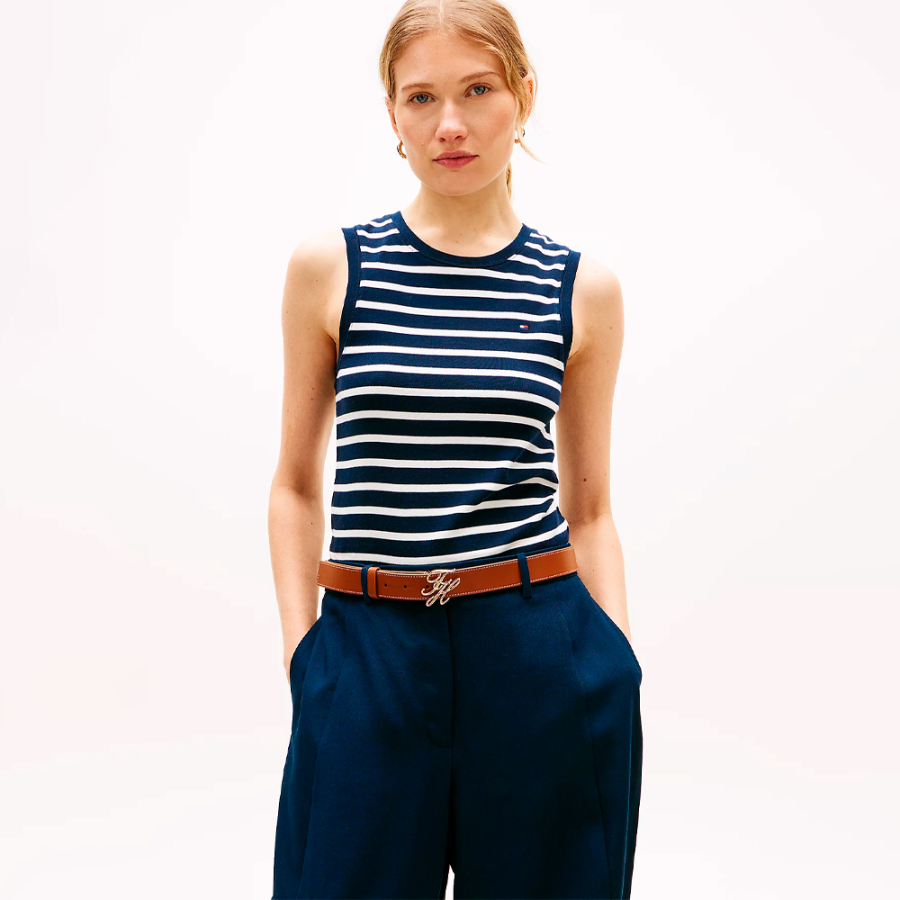 t-shirt-sans-manches-ajuste