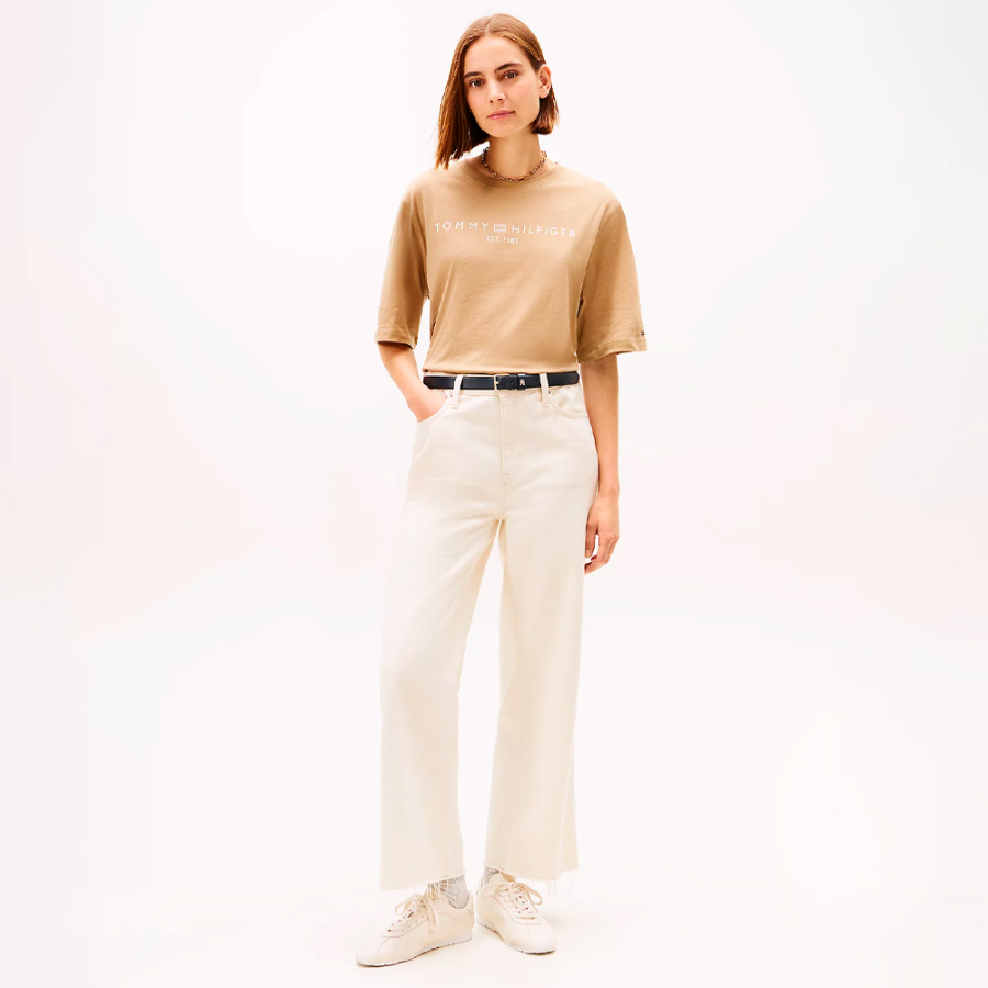 camiseta-folgada-com-logotipo