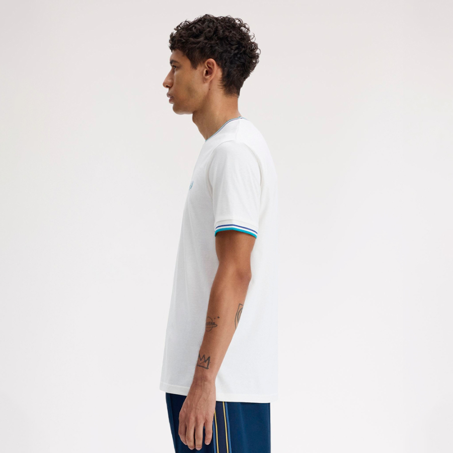 t-shirt-con-doppie-punte