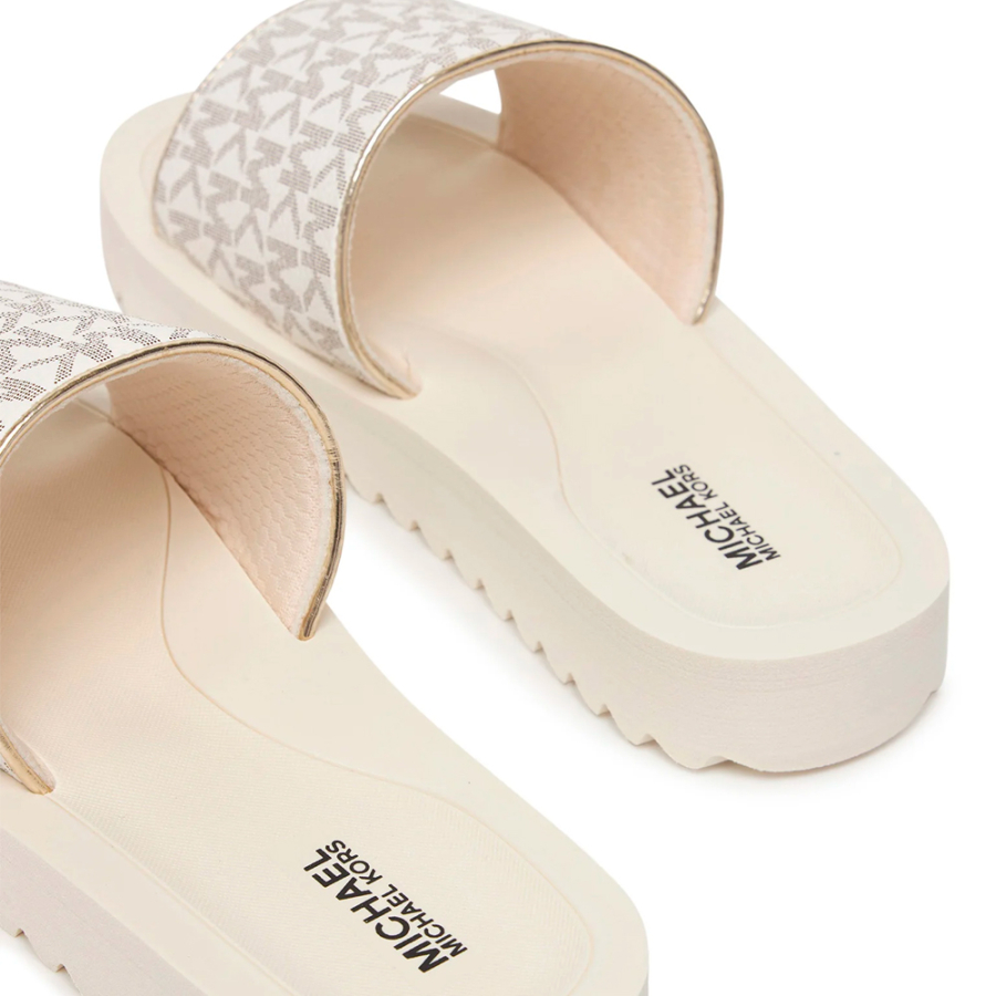 teagan-merrick-2-kinder-flip-flops