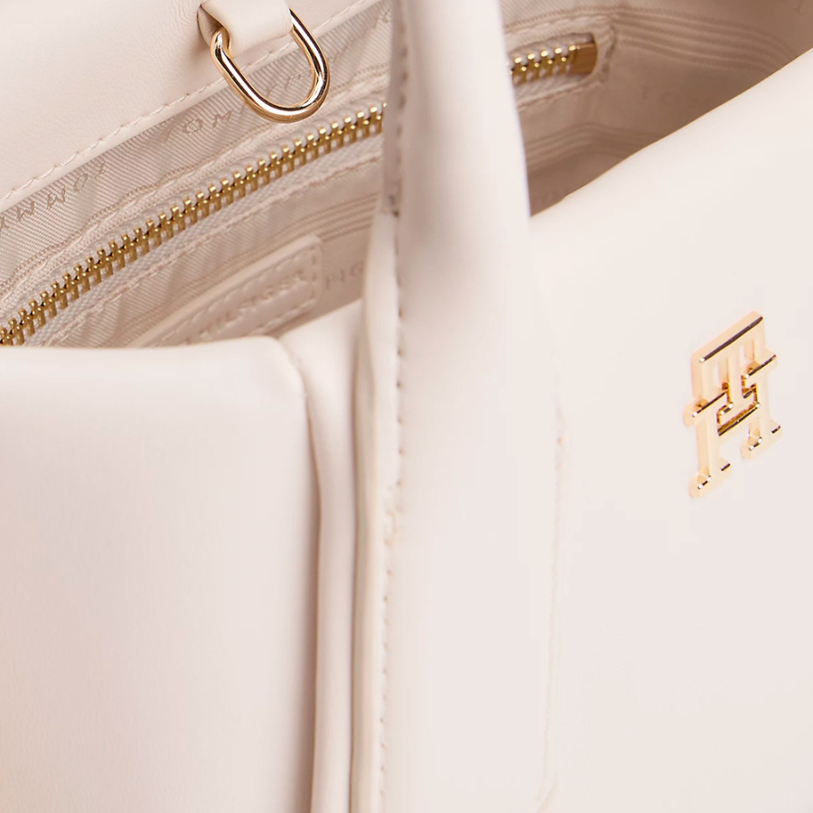 essential-tote-bag-with-metallic-logo essential-tote-bag-with-metallic-logo