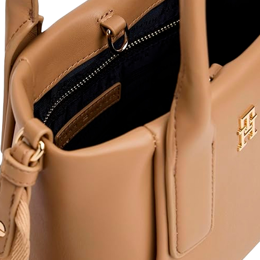 sac-fourre-tout-essentiel-avec-logo-metallique