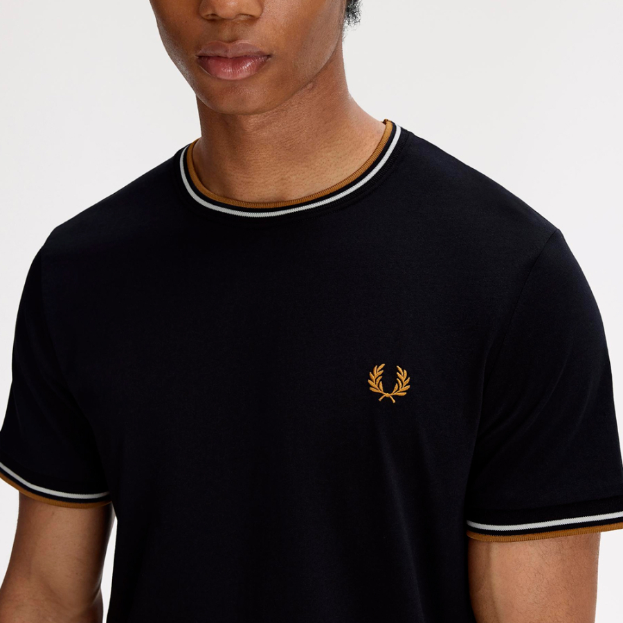 camiseta-con-doble-ribete