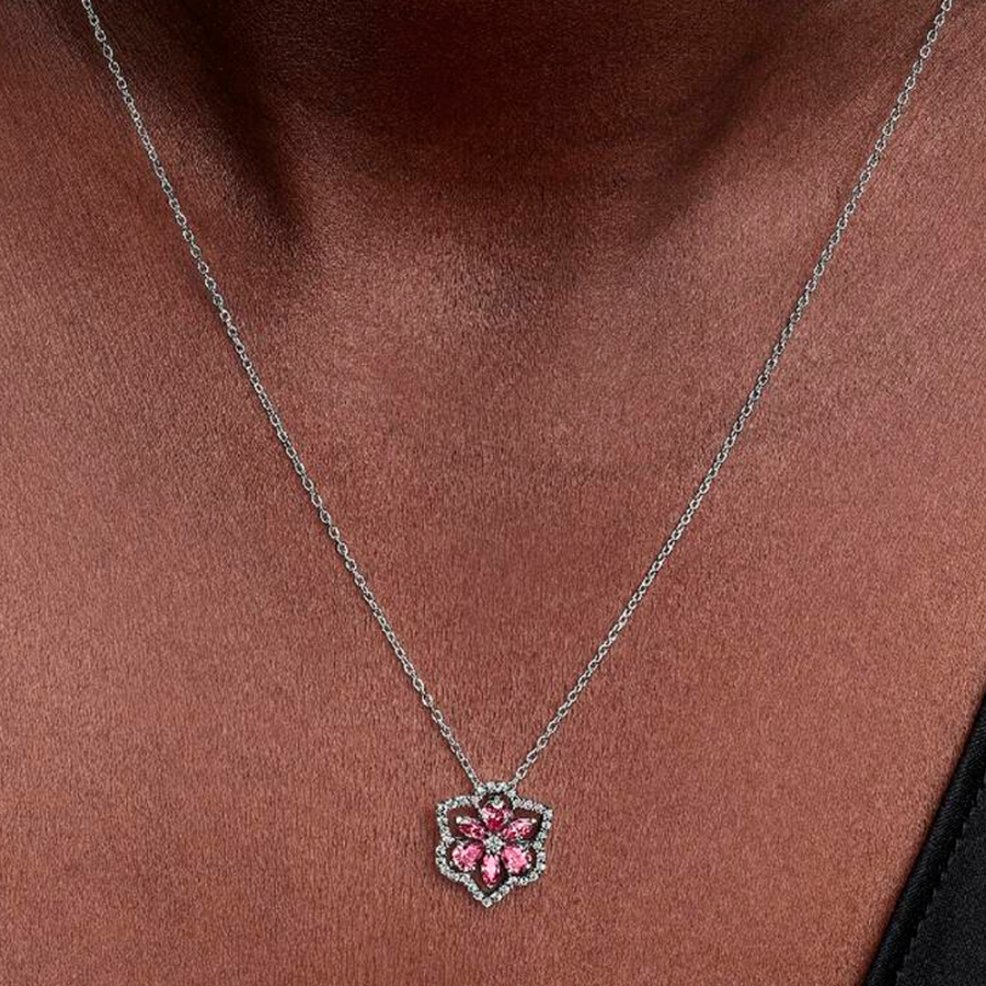 collana-con-ciondolo-a-forma-di-fiore-di-erbario-rosa-acceso-394576c01
