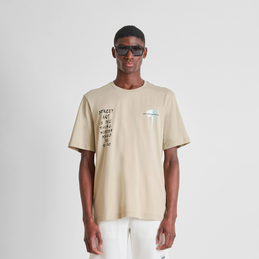 camiseta-de-corte-relajado-con-estampado-de-arte-urbano