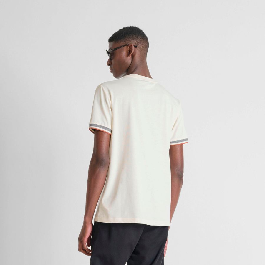 normal-geschnittenes-t-shirt-mit-logo-detail-am-armel