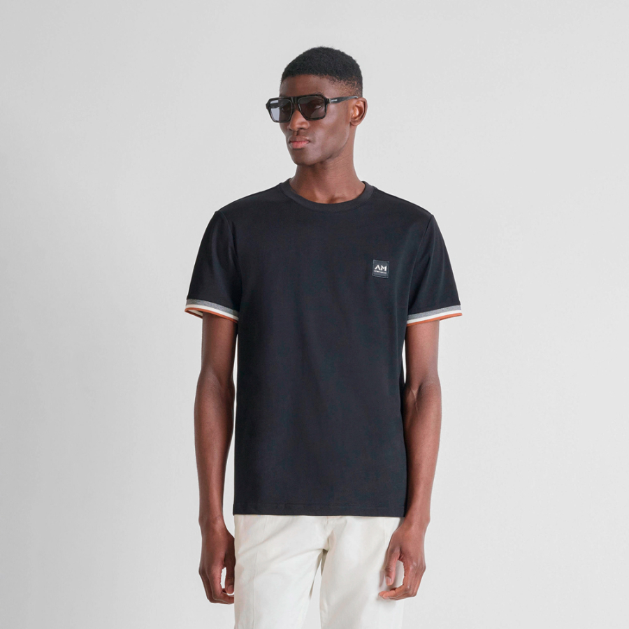 t-shirt-coupe-classique-avec-logo-sur-la-manche t-shirt-coupe-classique-avec-logo-sur-la-manche