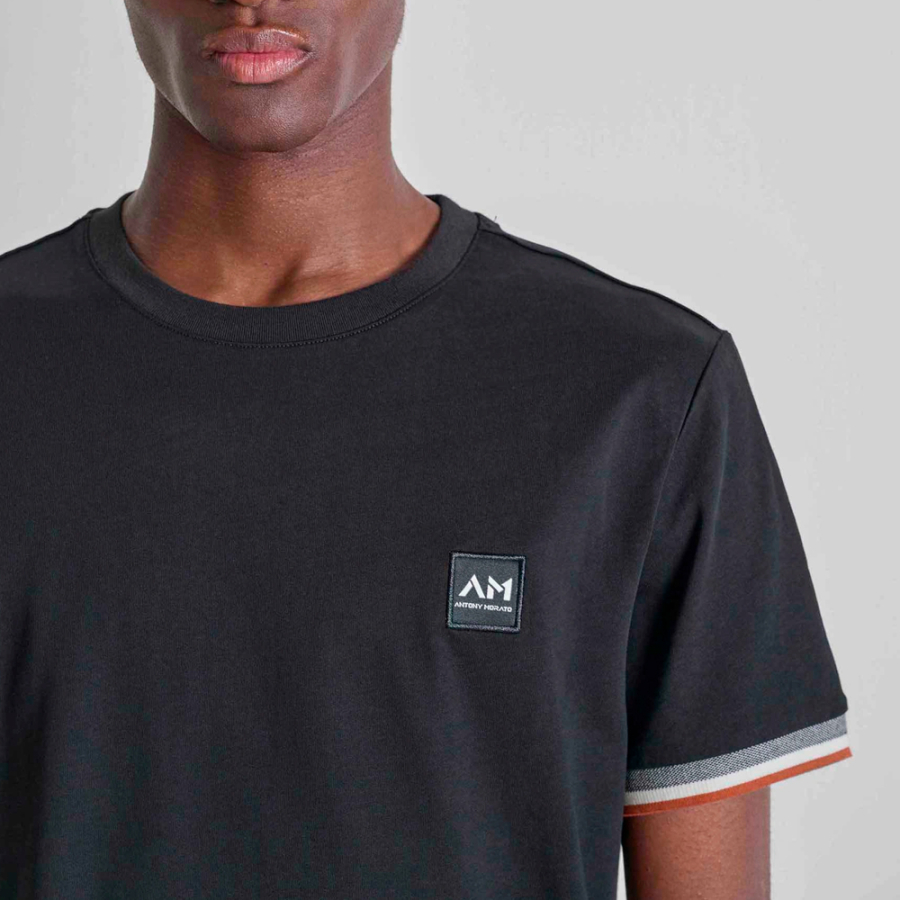 t-shirt-coupe-classique-avec-logo-sur-la-manche t-shirt-coupe-classique-avec-logo-sur-la-manche
