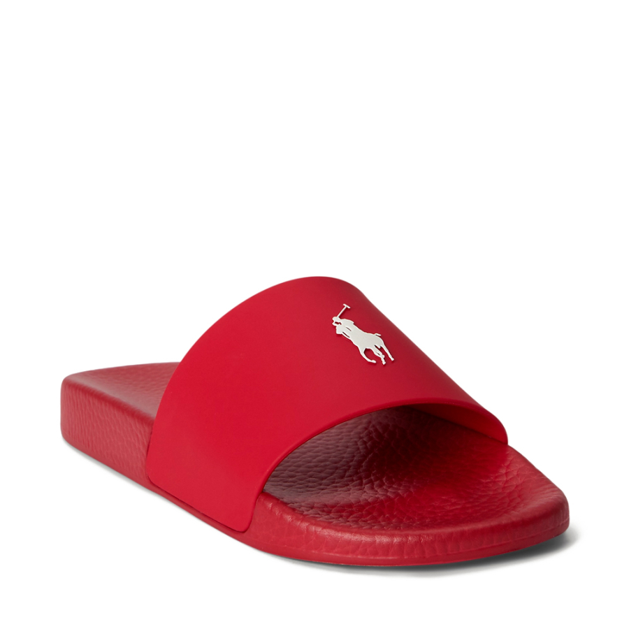 des-tongs-a-motif-equestre-un-modele-emblematique