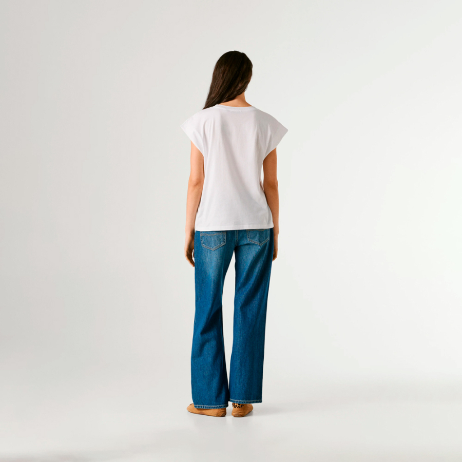 camisa-sem-mangas-com-logotipo-vazado