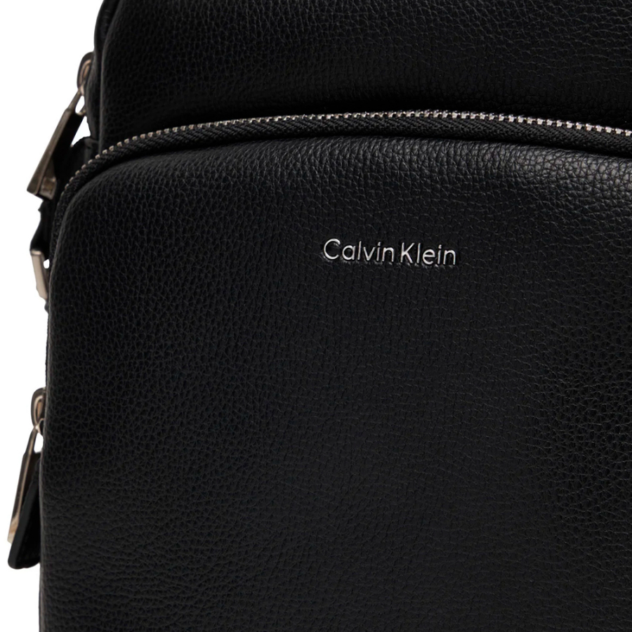 reporter-umhangetasche-mit-erhohtem-fach