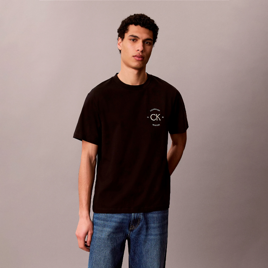 camiseta-con-logo-bordado