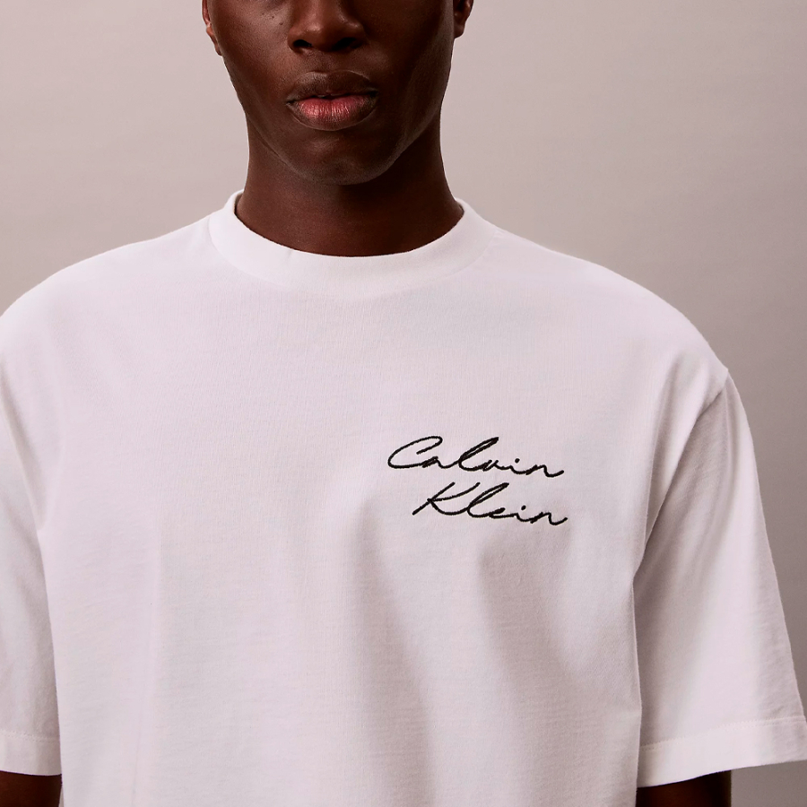 camiseta-folgada-com-logotipo-estampado