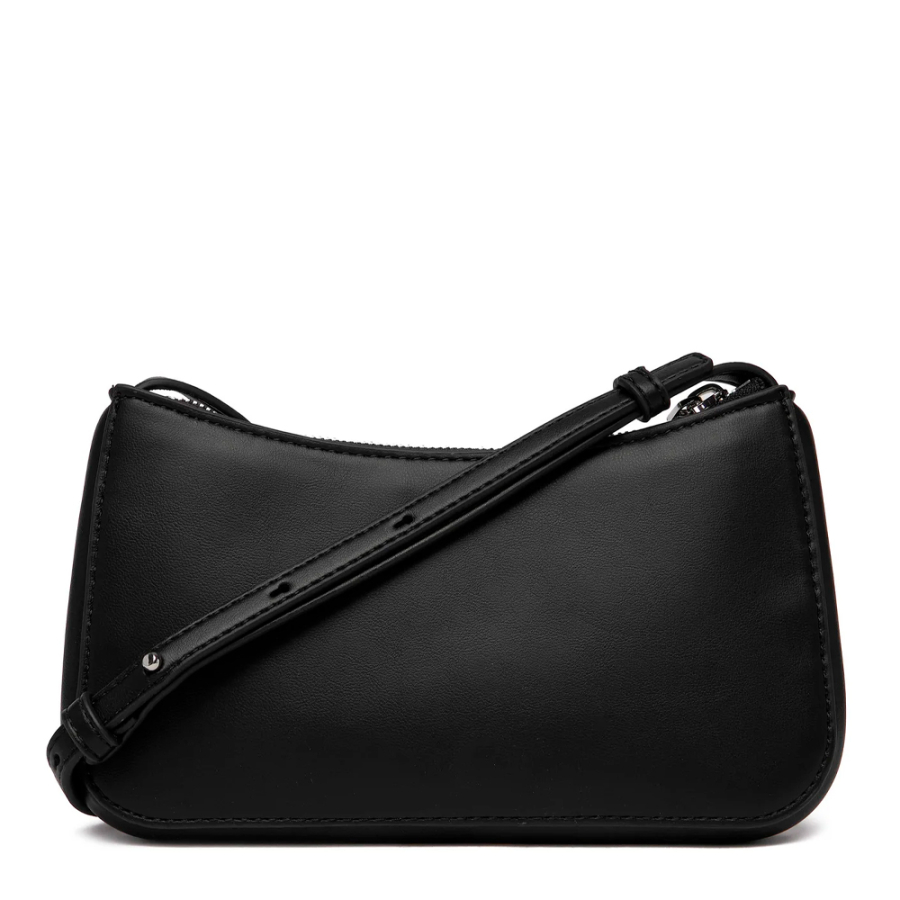 kleine-schultertasche-mit-eingraviertem-monogramm