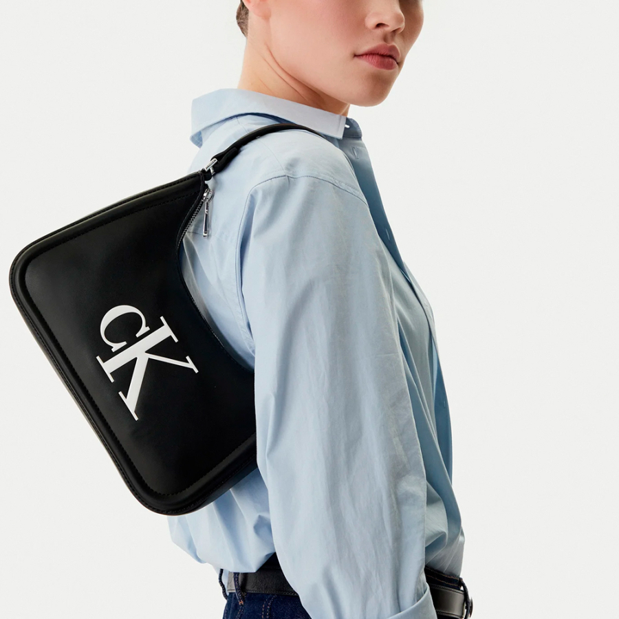 borsa-a-tracolla-con-logo-monogramma-inciso