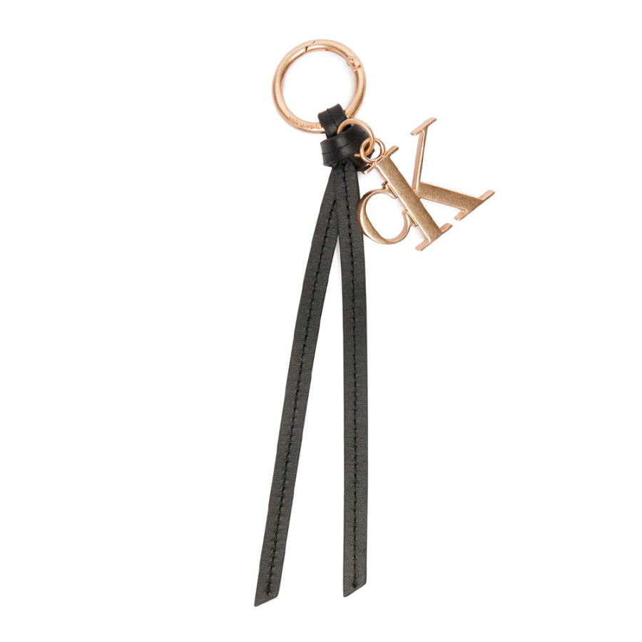 porte-cles-de-sac-a-main-avec-pompon-et-logo-distinctif-en-cuir porte-cles-de-sac-a-main-avec-pompon-et-logo-distinctif-en-cuir