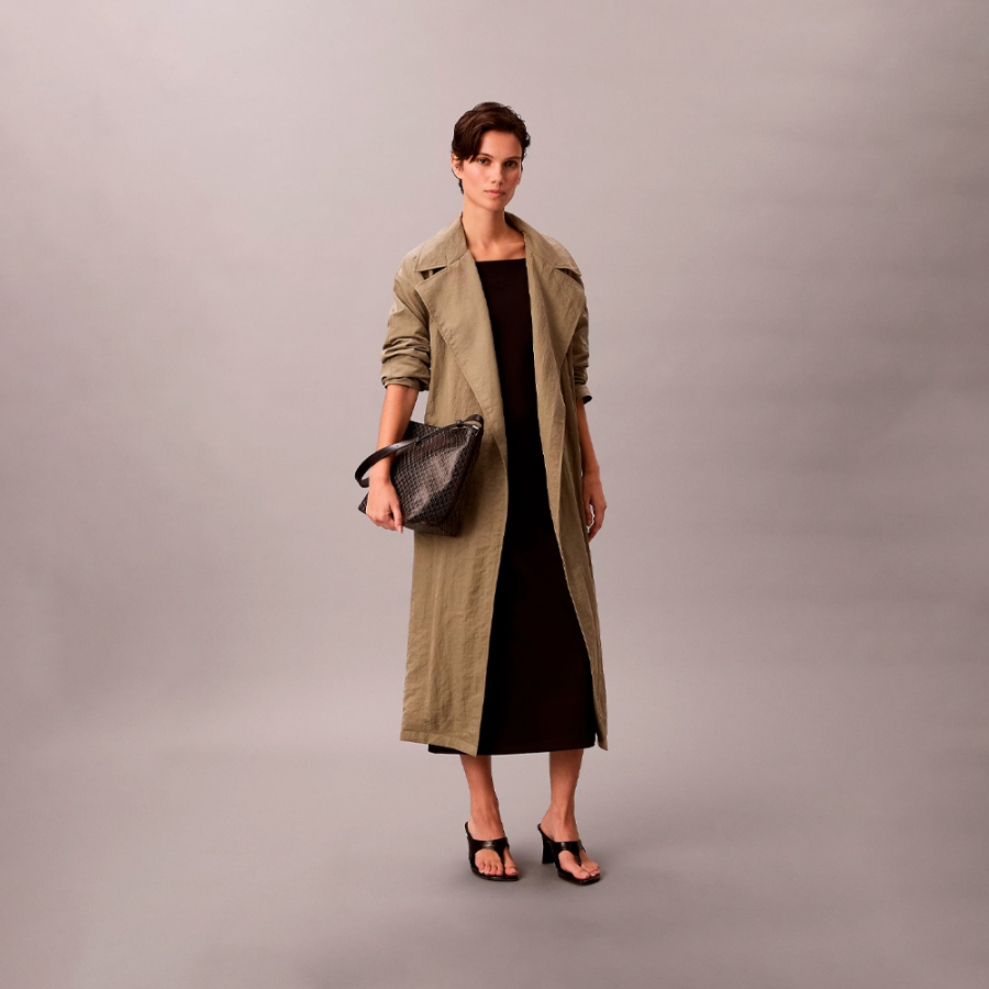 beuteltasche-mit-durchgehendem-ikonischem-logo