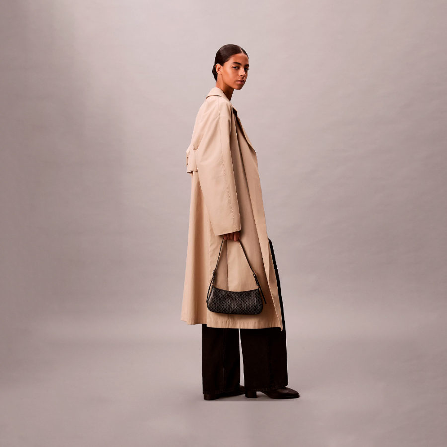 kleine-schultertasche-mit-beschichtetem-emblem-und-logo