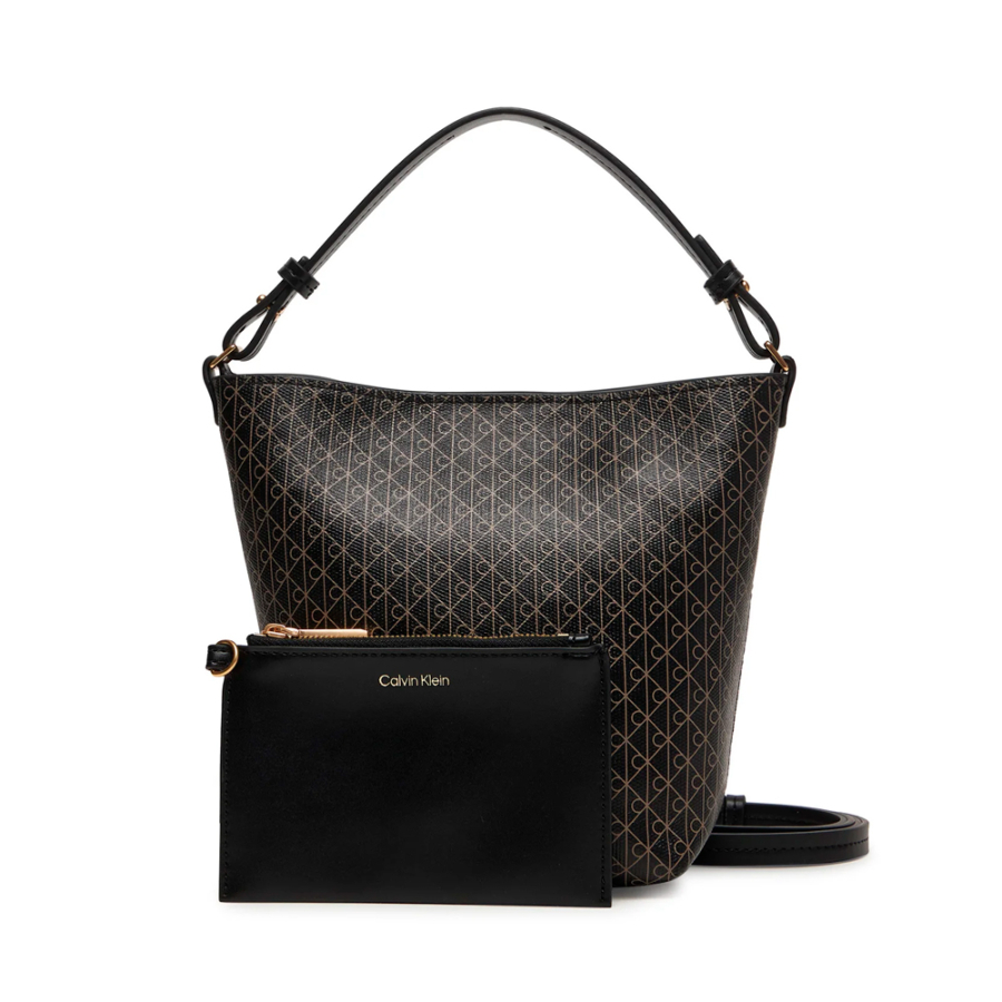 bolsa-tipo-saco-com-o-iconico-logotipo-estampado-por-toda-a-peca