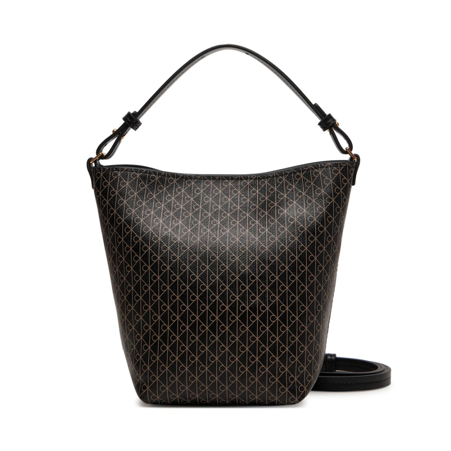 bolsa-tipo-saco-com-o-iconico-logotipo-estampado-por-toda-a-peca