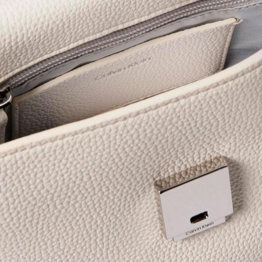 pebble-grain-shoulder-bag