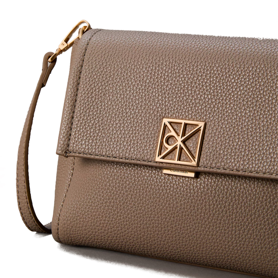 bolsa-de-ombro-com-textura-de-seixos