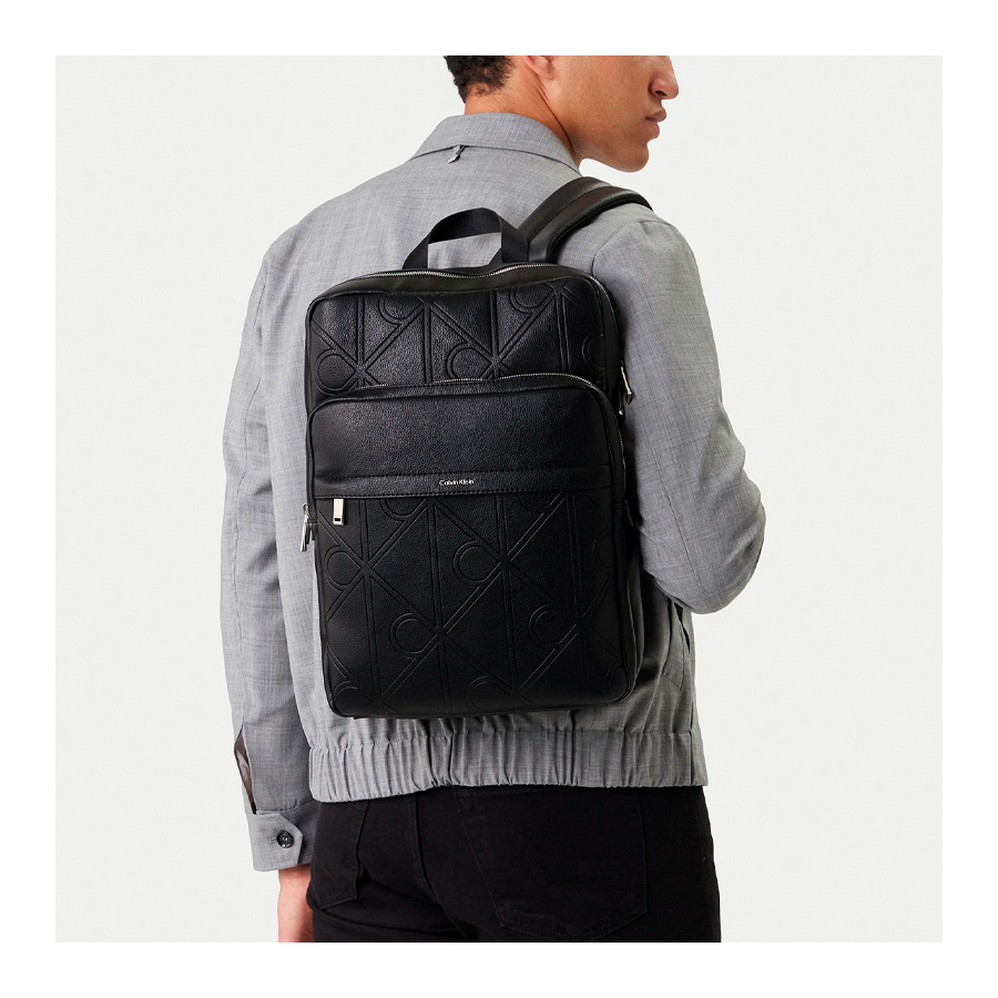 sacoche-a-dos-a-enfiler-carree-avec-embleme
