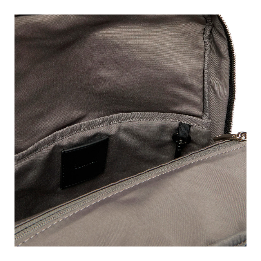 emblem-square-briefcase-backpack
