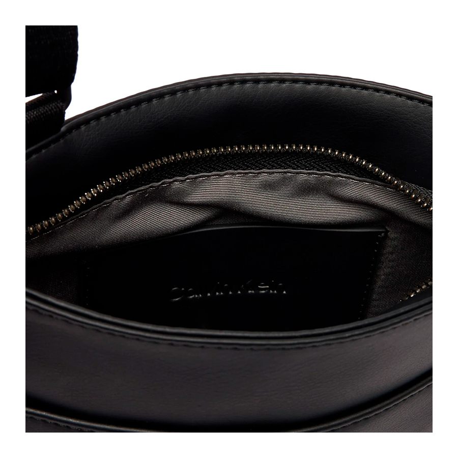 bolsa-de-ombro-plana-e-robusta