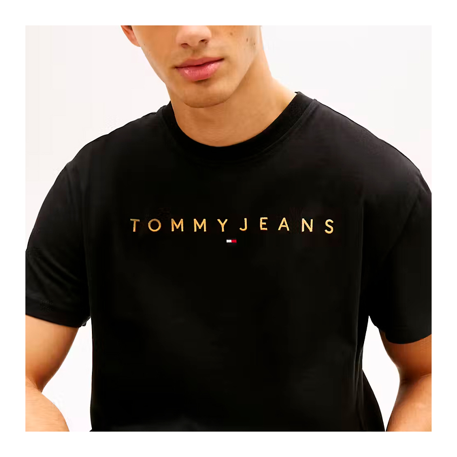 camiseta-de-malha-com-logotipo-linear-bordado