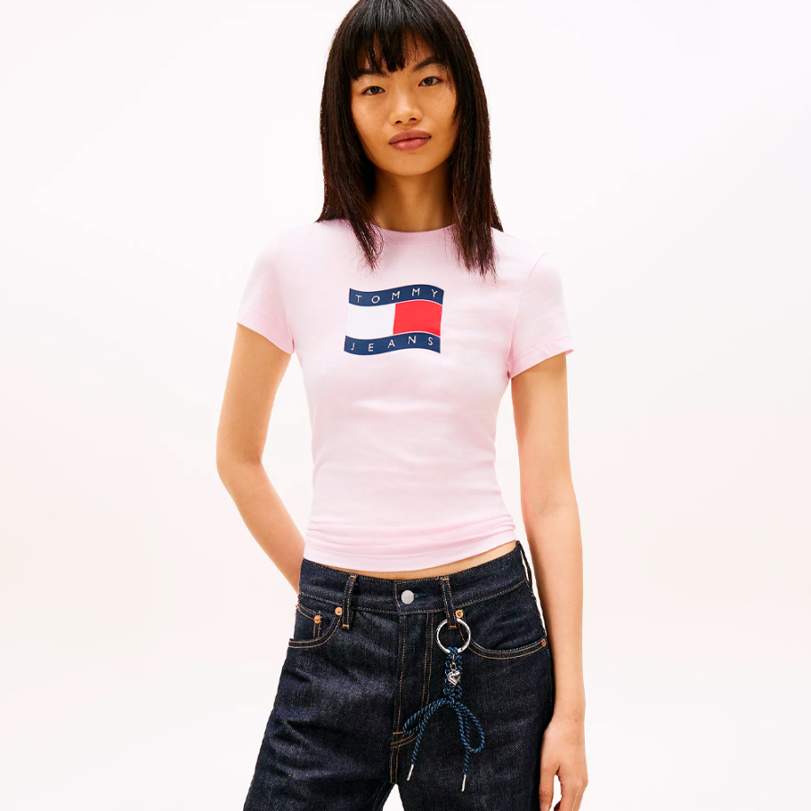 schmal-geschnittenes-strick-t-shirt-mit-wellenformigem-logo